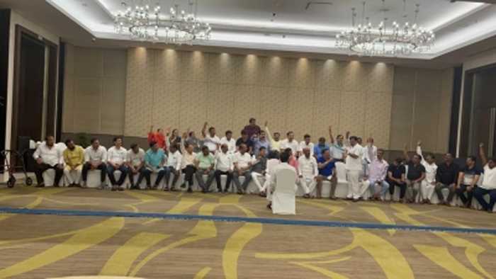 विद्रोह स्थल : गुवाहाटी रैडिसन ब्लू में बुक किए गए 70 कमरे, करीब 1.12 करोड़ रुपये खर्च विद्रोह स्थल : गुवाहाटी रैडिसन ब्लू में बुक किए गए 70 कमरे, करीब 1.12 करोड़ रुपये खर्च